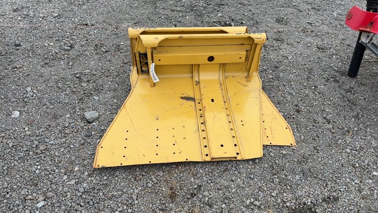 Image for QTY (2) MASSEY FERGUSON TRACTOR FENDERS