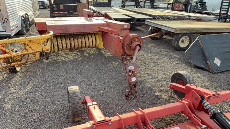 Image for NEW HOLLAND 273 SQUARE BALER