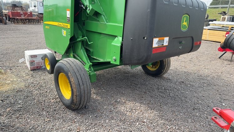 Image for JOHN DEERE 450E ROUND BALER