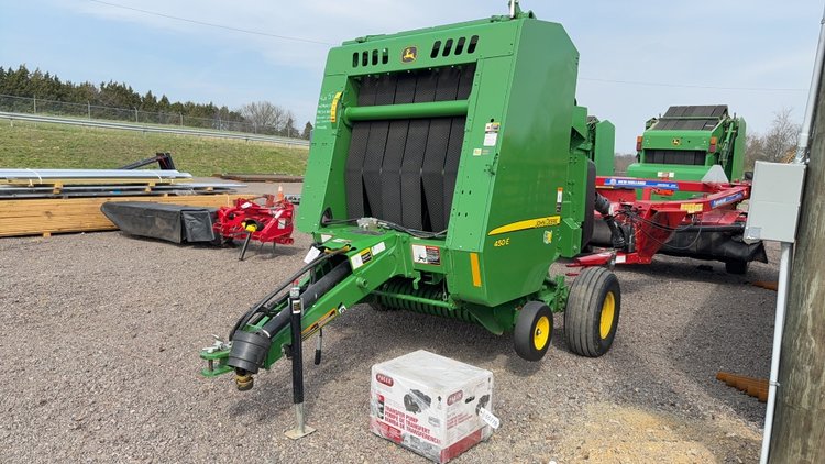 Image for JOHN DEERE 450E ROUND BALER