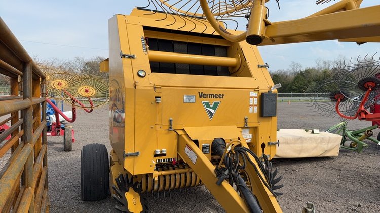 Image for VERMEER 504 MCL ROUND BALER