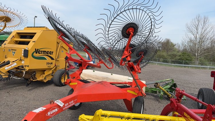 Image for KUHN SR108 PULL TYPE 8 WHEEL V RAKE