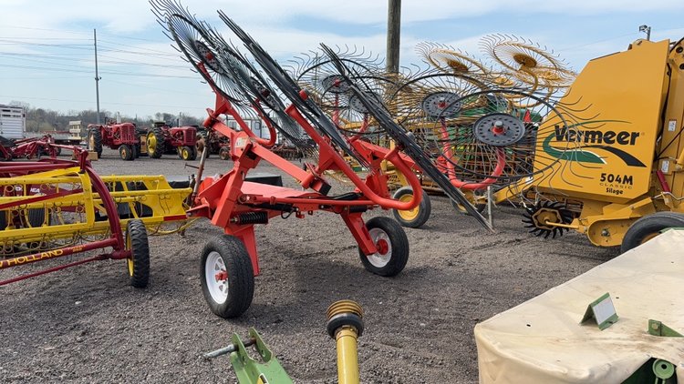 Image for KUHN SR108 PULL TYPE 8 WHEEL V RAKE