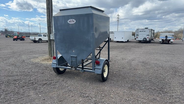 Image for L-H VERSA TOTE TOWABLE FEED BIN