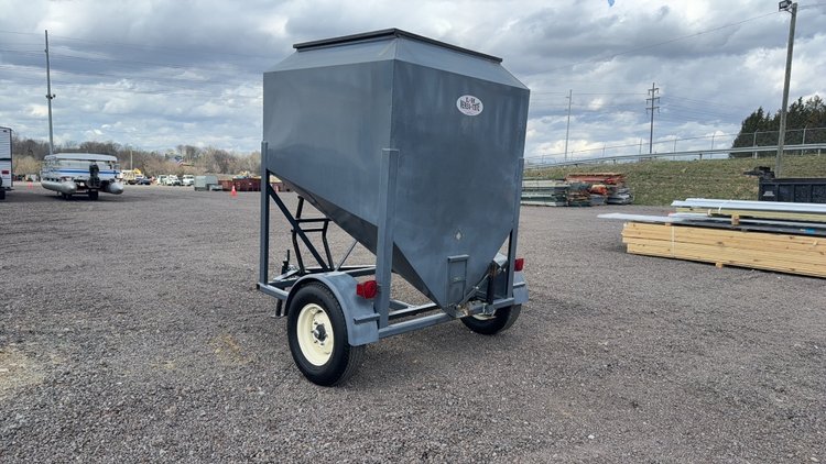 Image for L-H VERSA TOTE TOWABLE FEED BIN