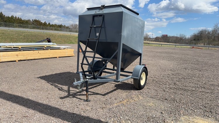 Image for L-H VERSA TOTE TOWABLE FEED BIN