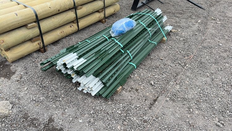 Image for QTY (100) 6' T-POSTS W/ CLIPS