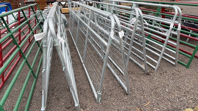 Image for QTY (1) 16' WIRE GATE