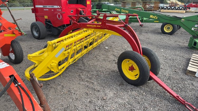 Image for NEW HOLLAND 258 SIDE DELIVERY HAY RAKE