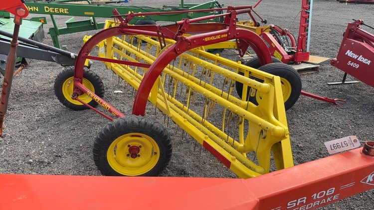 Image for NEW HOLLAND 258 SIDE DELIVERY HAY RAKE