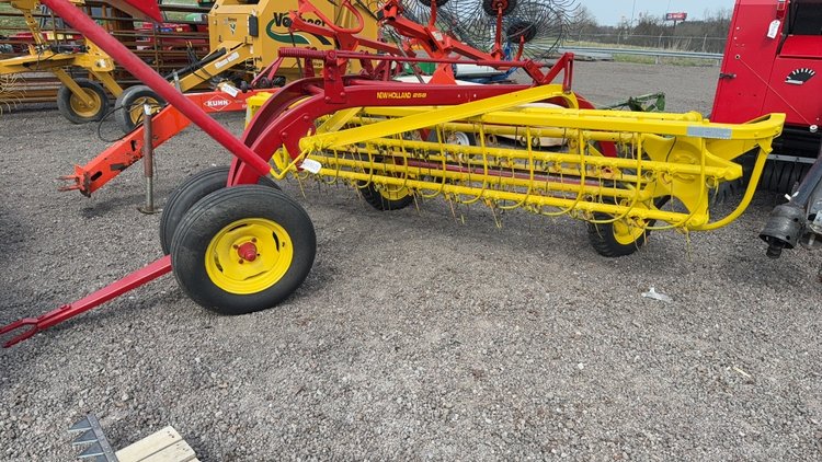 Image for NEW HOLLAND 258 SIDE DELIVERY HAY RAKE