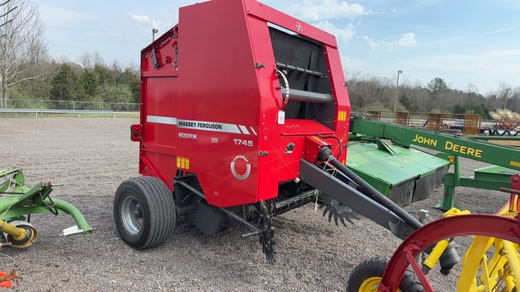 Image for MASSEY FERGUSON 1745 ROUND BALER