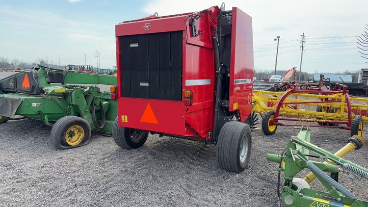 Image for MASSEY FERGUSON 1745 ROUND BALER