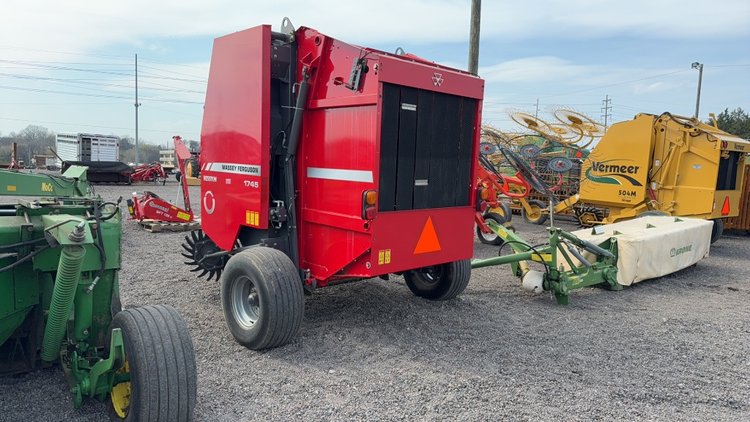 Image for MASSEY FERGUSON 1745 ROUND BALER