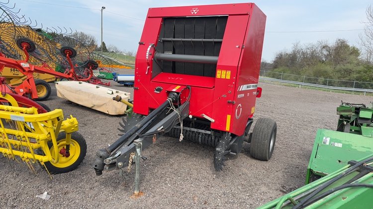 Image for MASSEY FERGUSON 1745 ROUND BALER