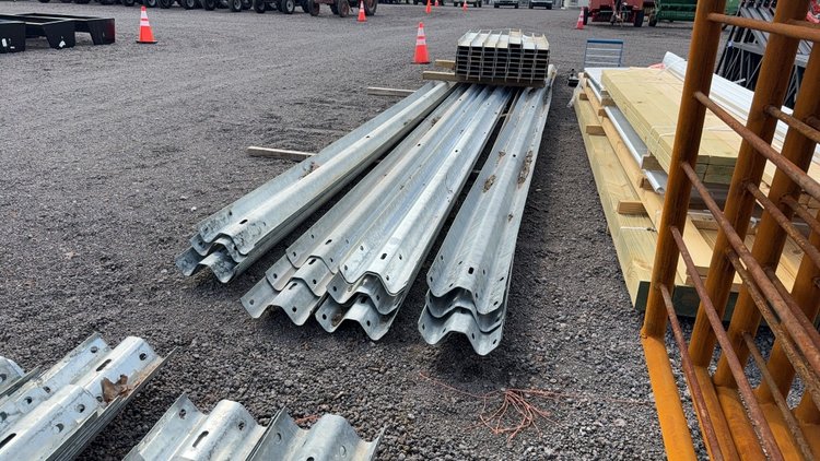 Image for APPROX 20 PCS OF 25' GUARDRAIL,