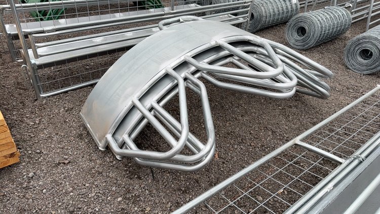 Image for HORSE ROUND BALE FEEDER