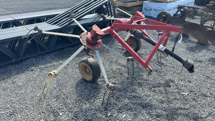 Image for DAROS 3-POINT HITCH 2 BASKET HAY TEDDER