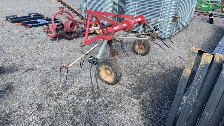 Image for DAROS 3-POINT HITCH 2 BASKET HAY TEDDER