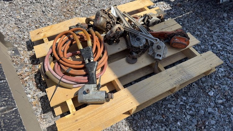 Image for PALLET OF MANUAL CHAIN HOISTS