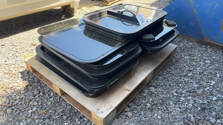 Image for PALLET OF TRAILER WINDOWS