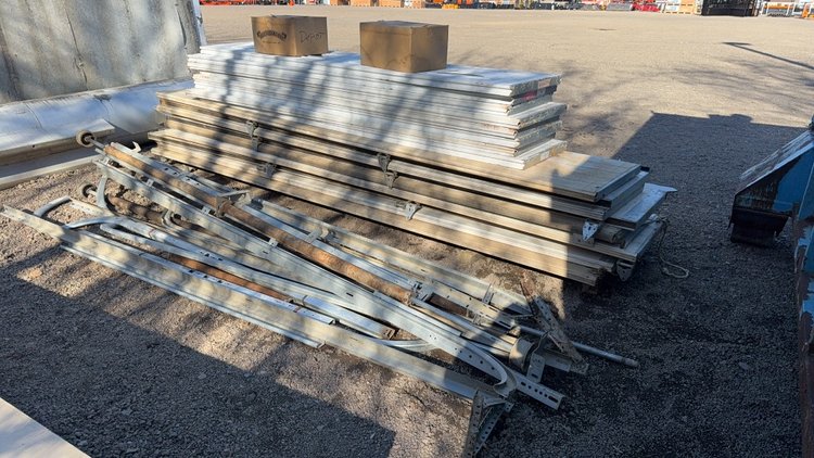 Image for BUNDLE OF VARIOUS GARAGE DOOR PANELS AND PARTS