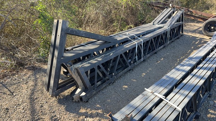 Image for QTY(5) 30' HEAVY DUTY GABLE TRUSSES