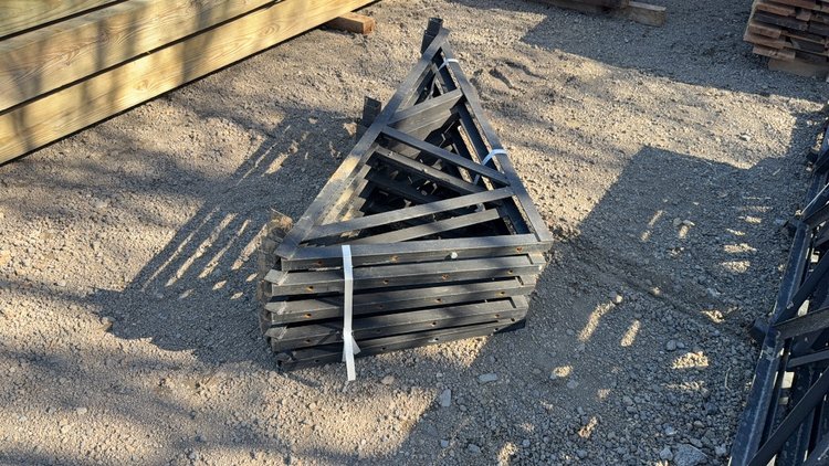 Image for Qty (8) 4' OVERHANG TRUSSES