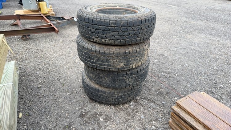 Image for QTY(4) COOPER DISCOVERY 245/70R17 TRUCK TIRES