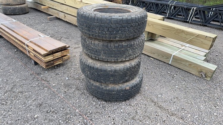 Image for QTY(4) COOPER DISCOVERY 245/70R17 TRUCK TIRES