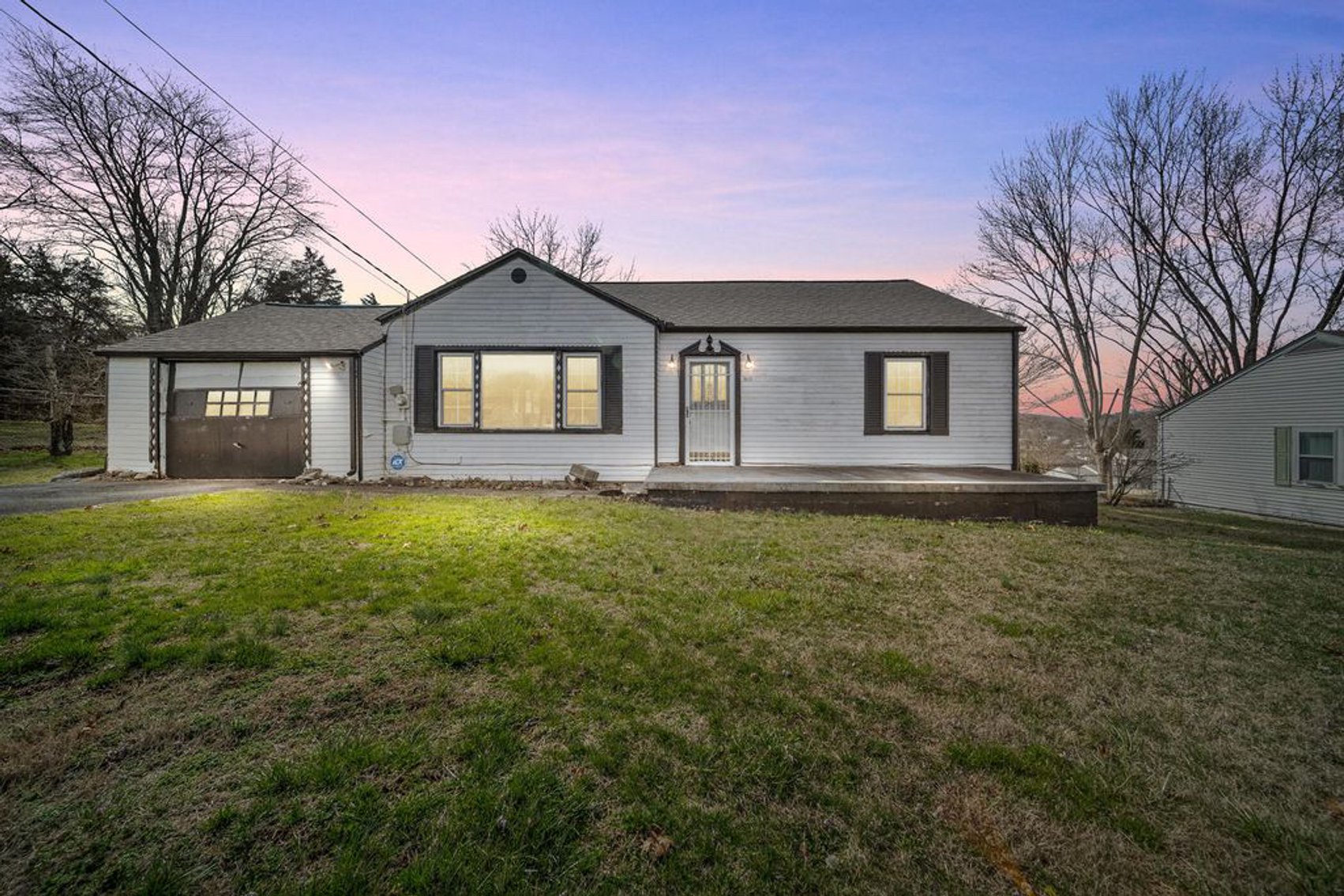 Image for ABSOLUTE REAL ESTATE AUCTION - THURSDAY APRIL 4TH AT 9AM