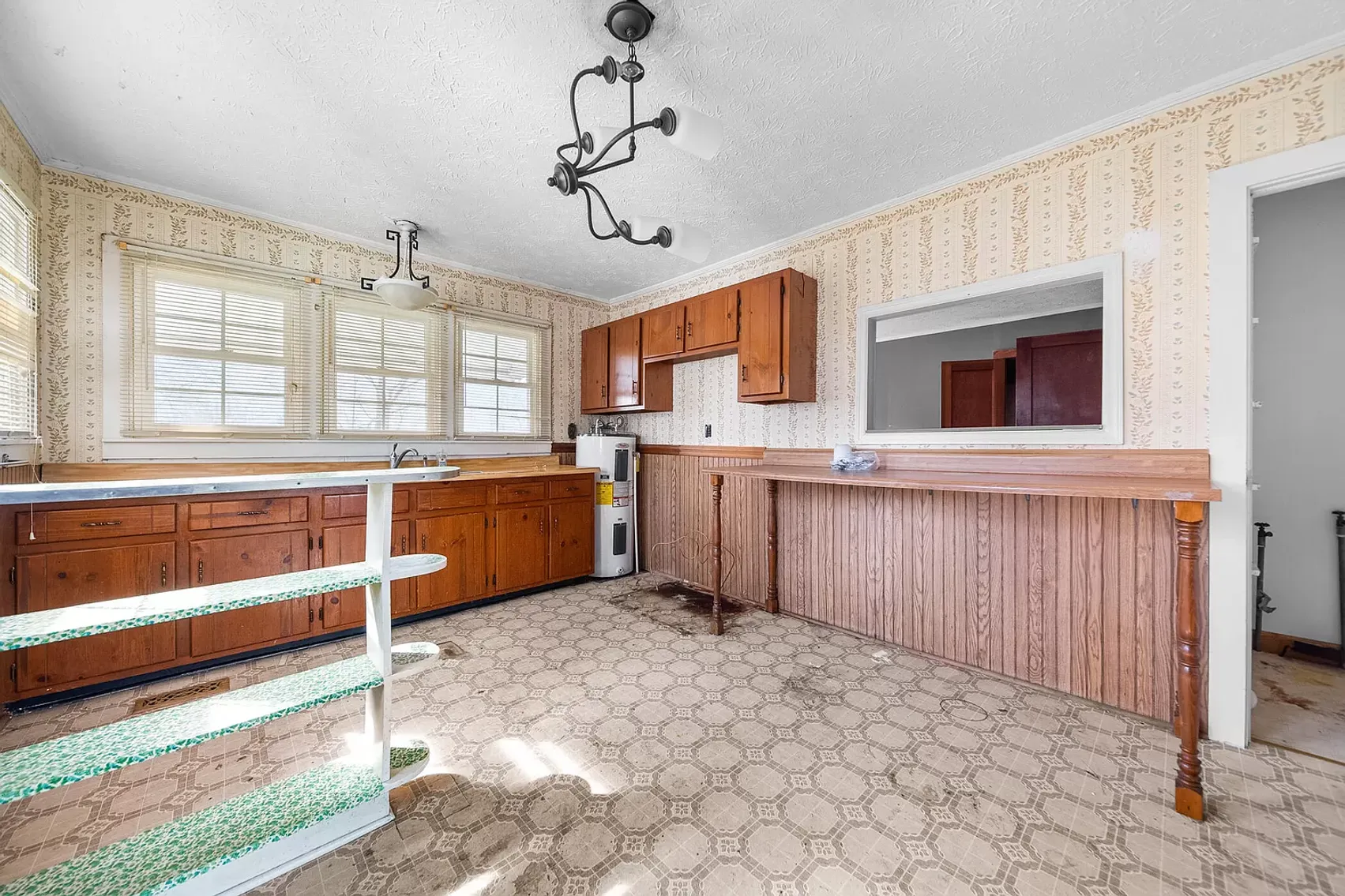 Image for ABSOLUTE REAL ESTATE AUCTION - THURSDAY APRIL 4TH AT 9AM