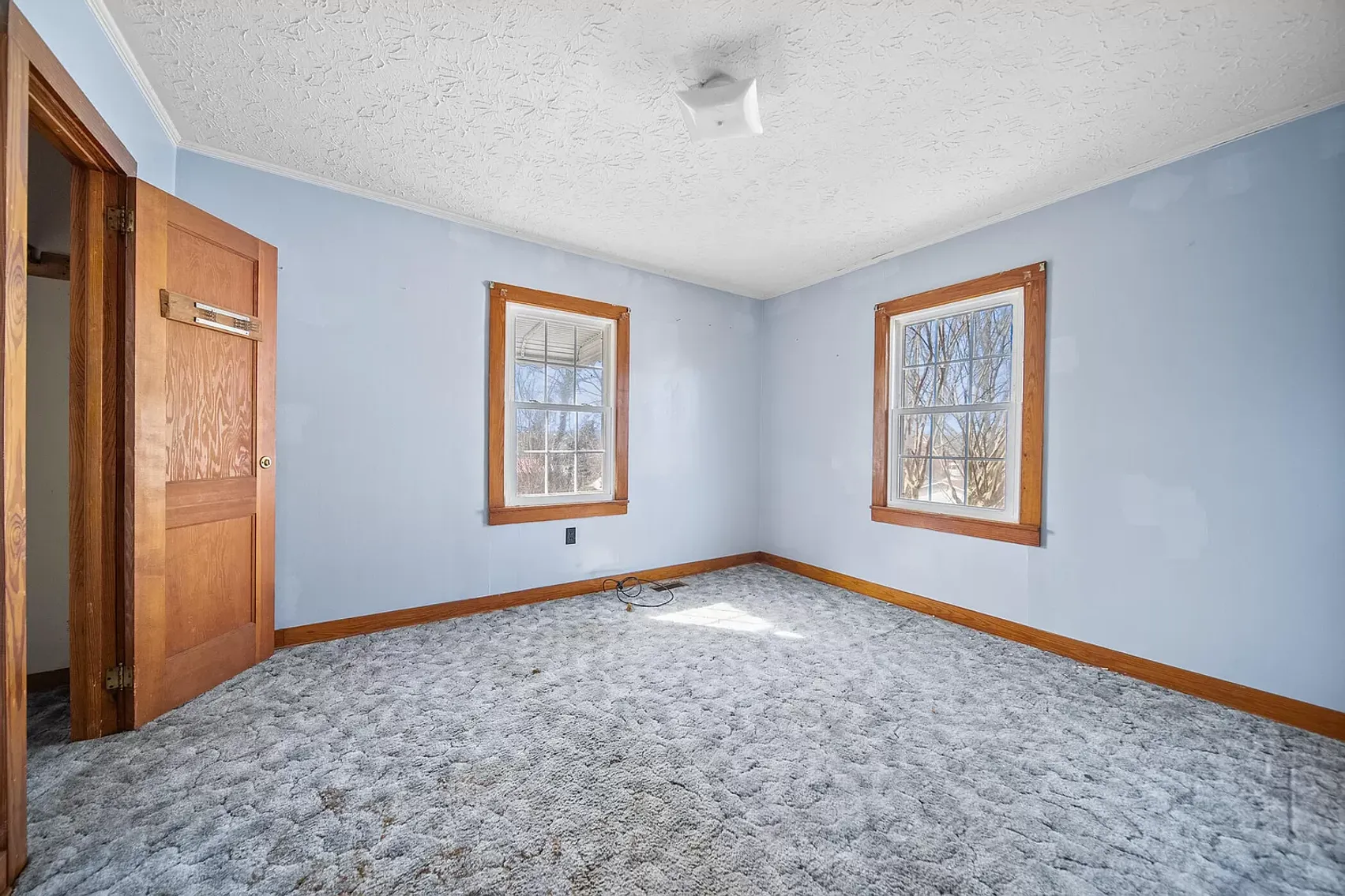 Image for ABSOLUTE REAL ESTATE AUCTION - THURSDAY APRIL 4TH AT 9AM