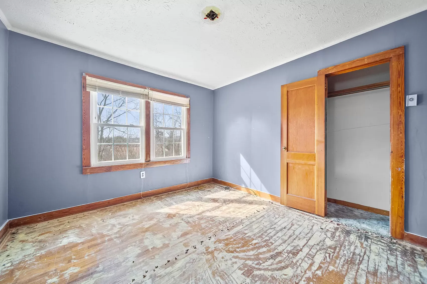 Image for ABSOLUTE REAL ESTATE AUCTION - THURSDAY APRIL 4TH AT 9AM