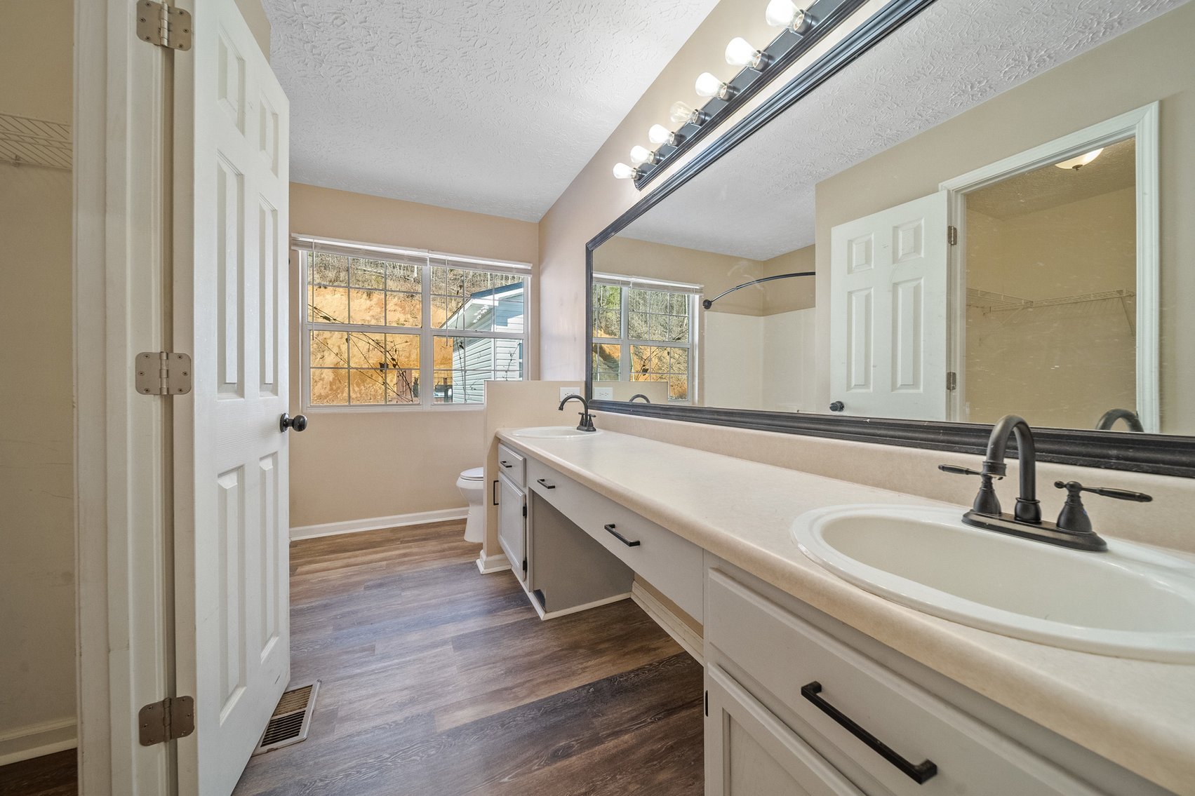 Image for FOR SALE Stunning East Tennessee Smoky Mountain View Home on 4+ Acres.