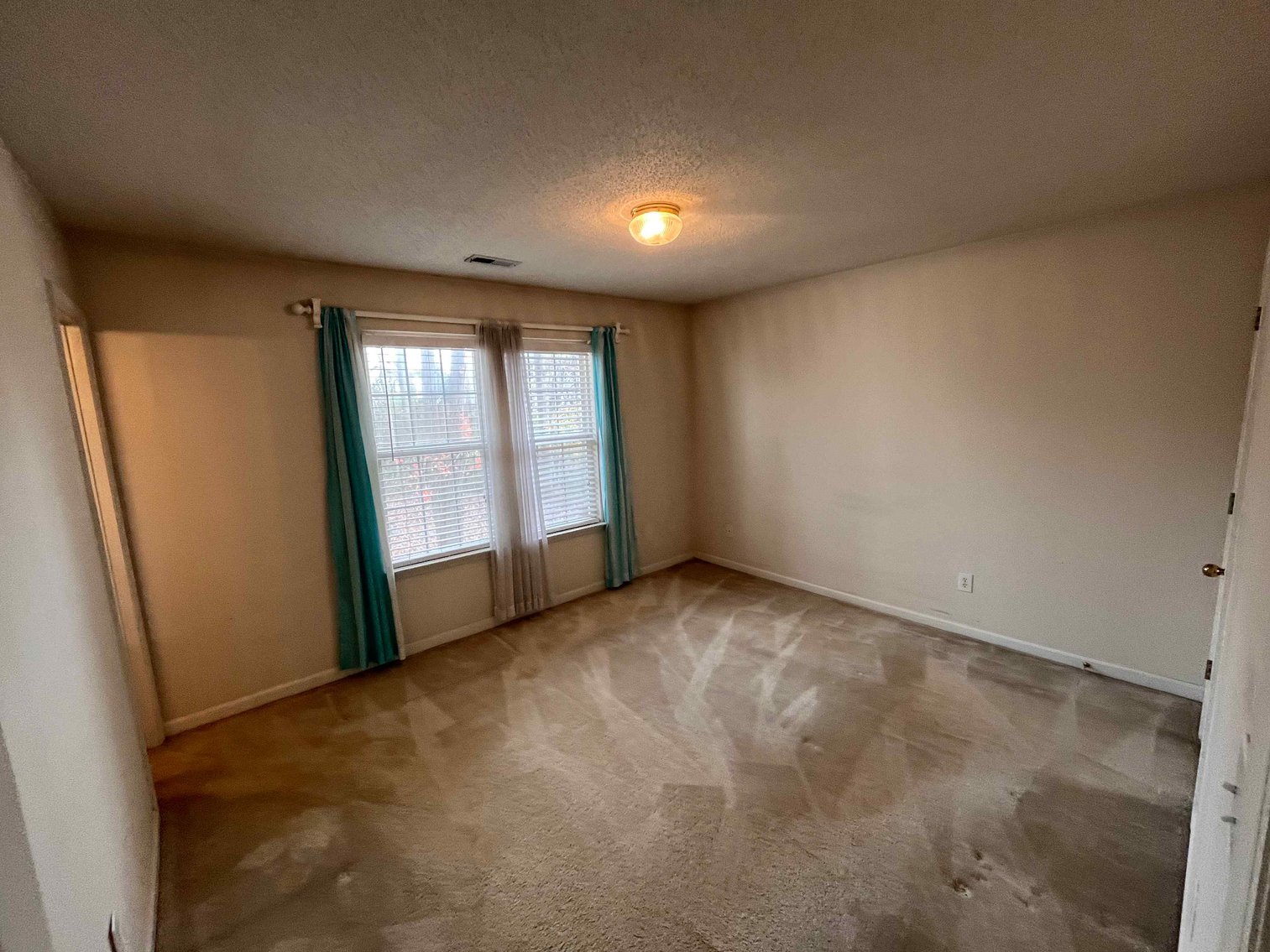 Image for Simulcast Auction for Holly Springs Home!