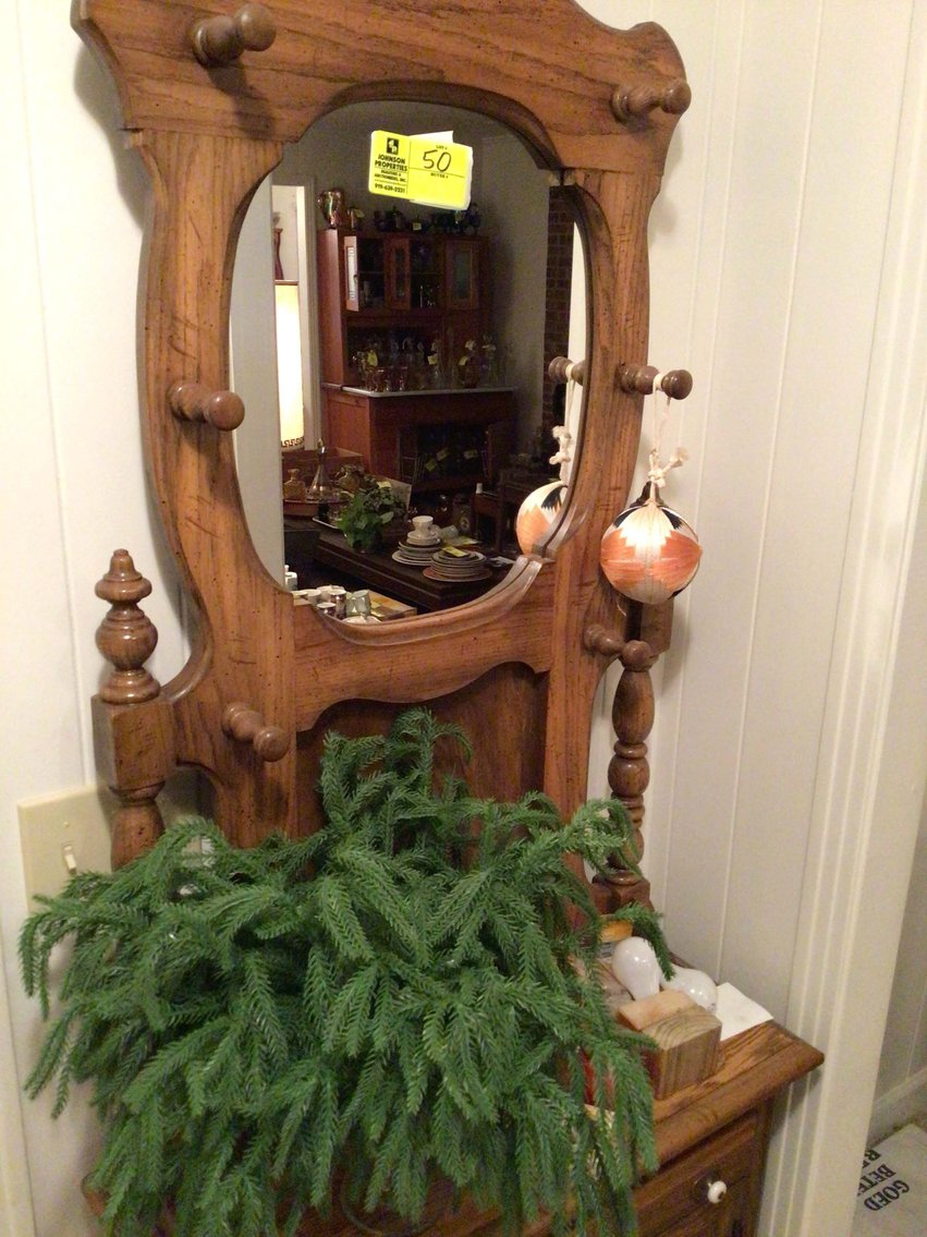 Image for Huge Collection of Furniture, Glassware and lots more Selling Absolute in this Online Only Auction Event!