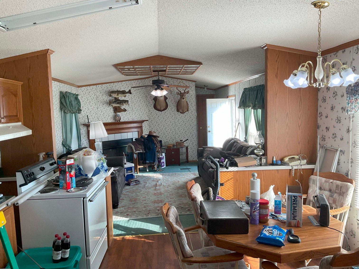 Image for The Robert Thomas Estate (deceased) Single wide Home Auction!