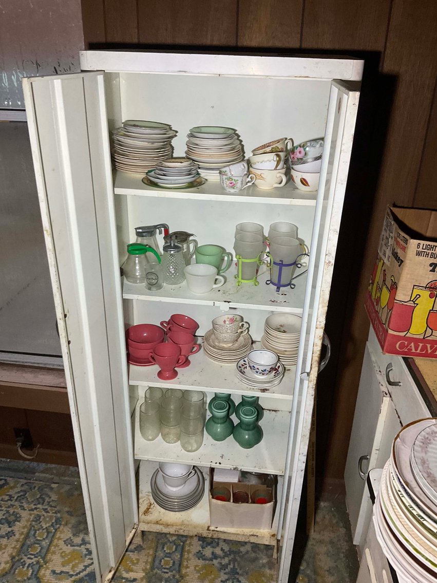 Image for Round 5 of the Huge Collection of Glassware and lots more Selling Absolute in this LIVE Only Auction Event!