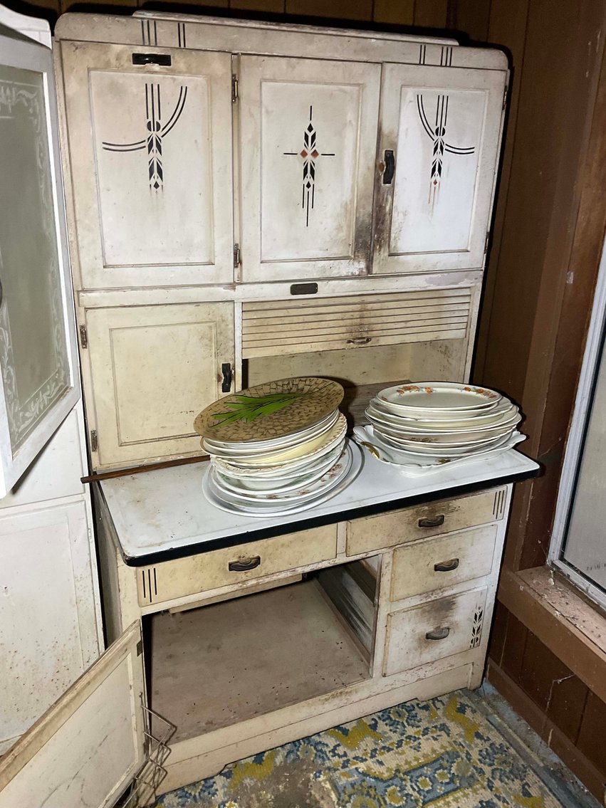 Image for Round 5 of the Huge Collection of Glassware and lots more Selling Absolute in this LIVE Only Auction Event!