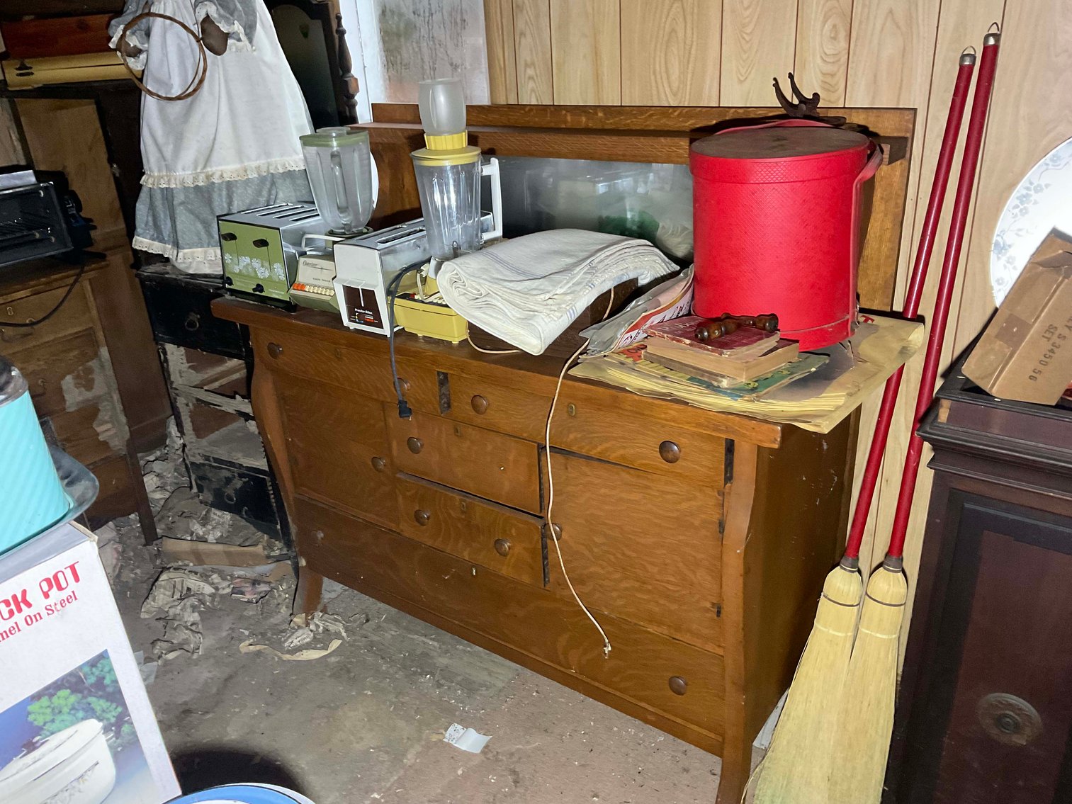 Image for Round 5 of the Huge Collection of Glassware and lots more Selling Absolute in this LIVE Only Auction Event!