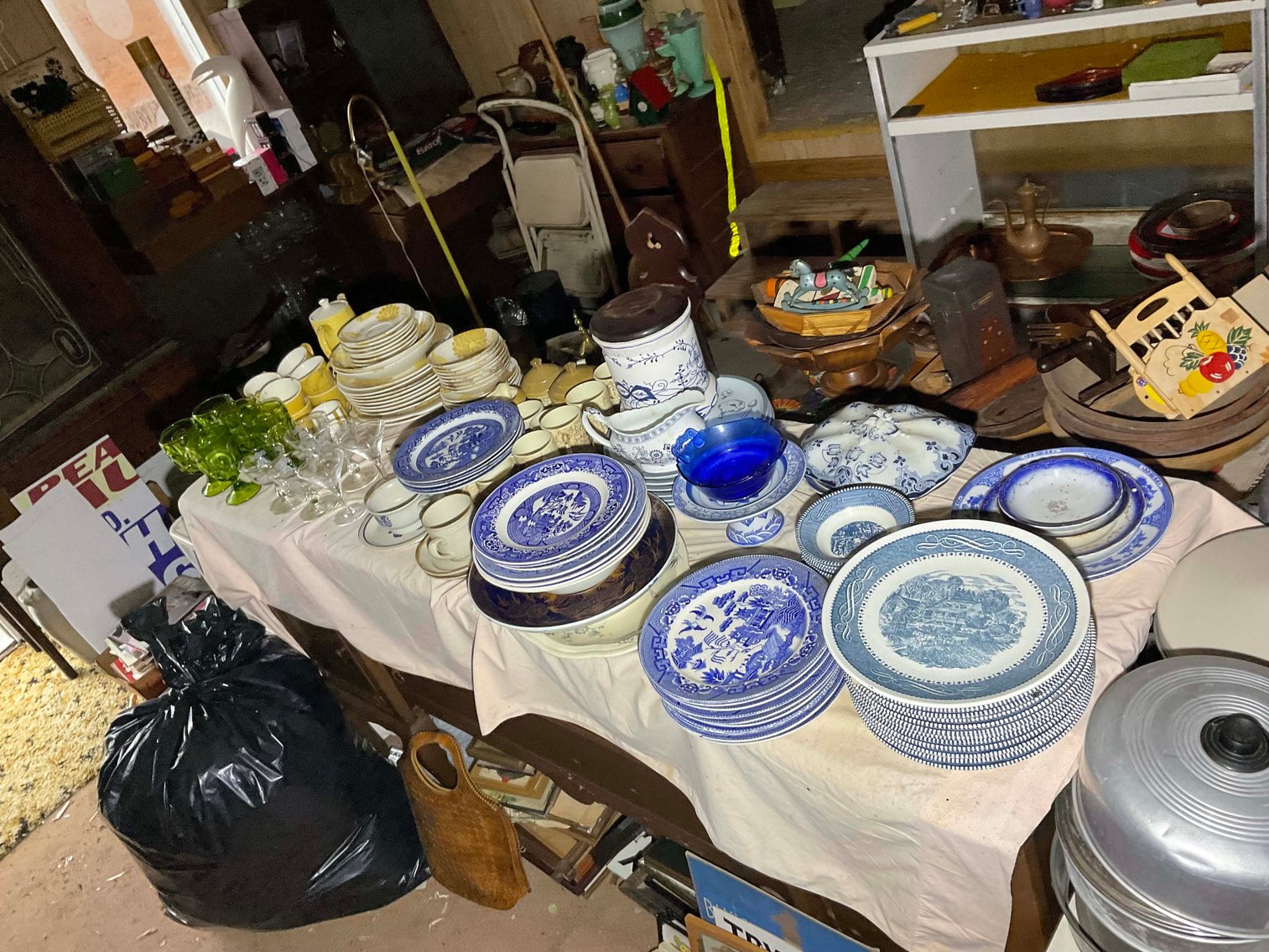 Image for Round 5 of the Huge Collection of Glassware and lots more Selling Absolute in this LIVE Only Auction Event!