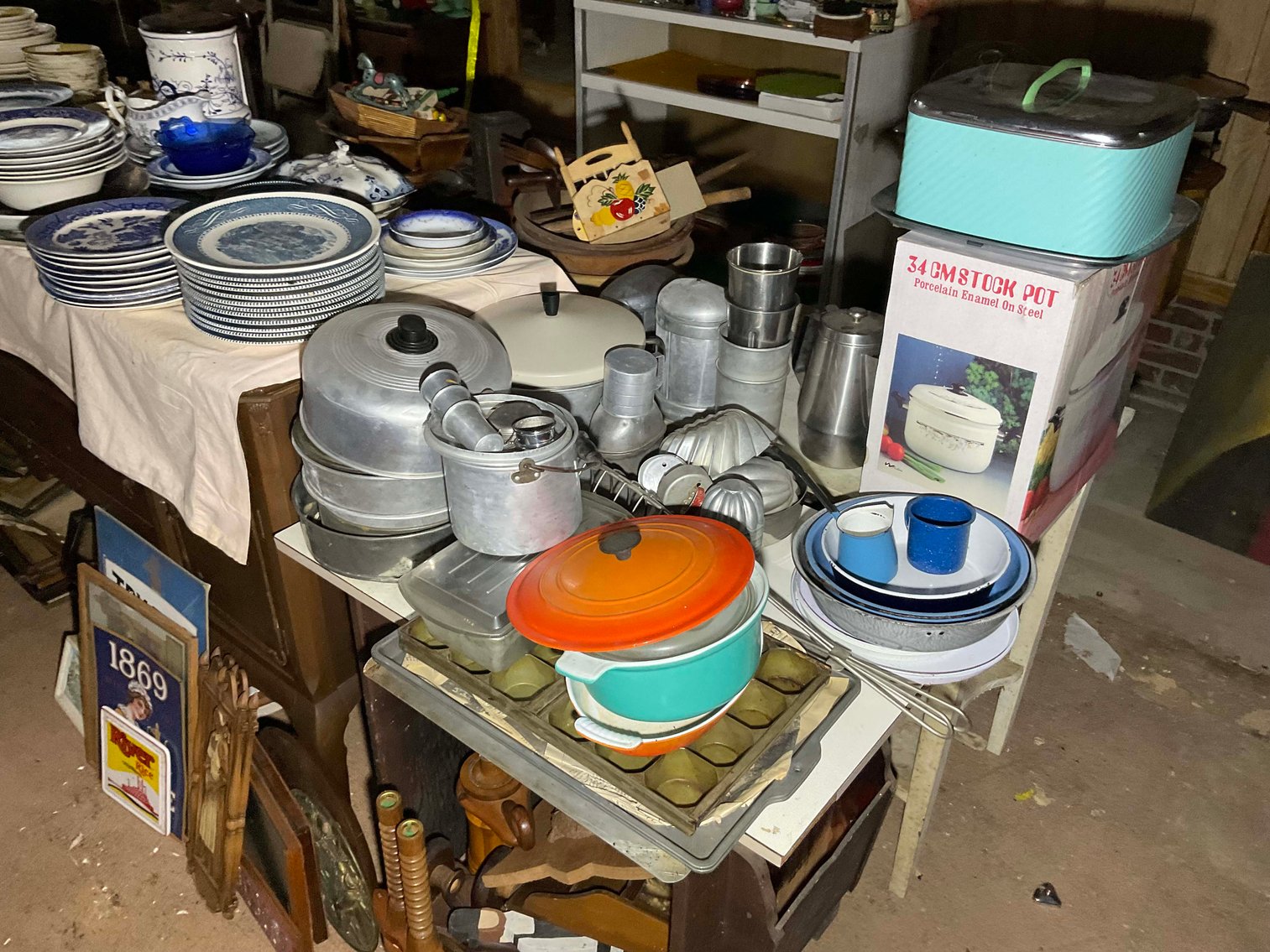 Image for Round 5 of the Huge Collection of Glassware and lots more Selling Absolute in this LIVE Only Auction Event!