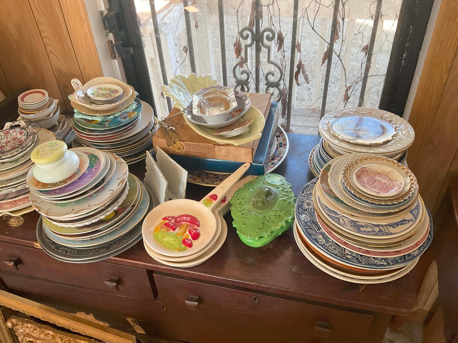 Image for Round 5 of the Huge Collection of Glassware and lots more Selling Absolute in this LIVE Only Auction Event!