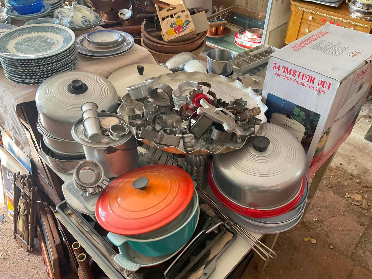 Image for Round 5 of the Huge Collection of Glassware and lots more Selling Absolute in this LIVE Only Auction Event!