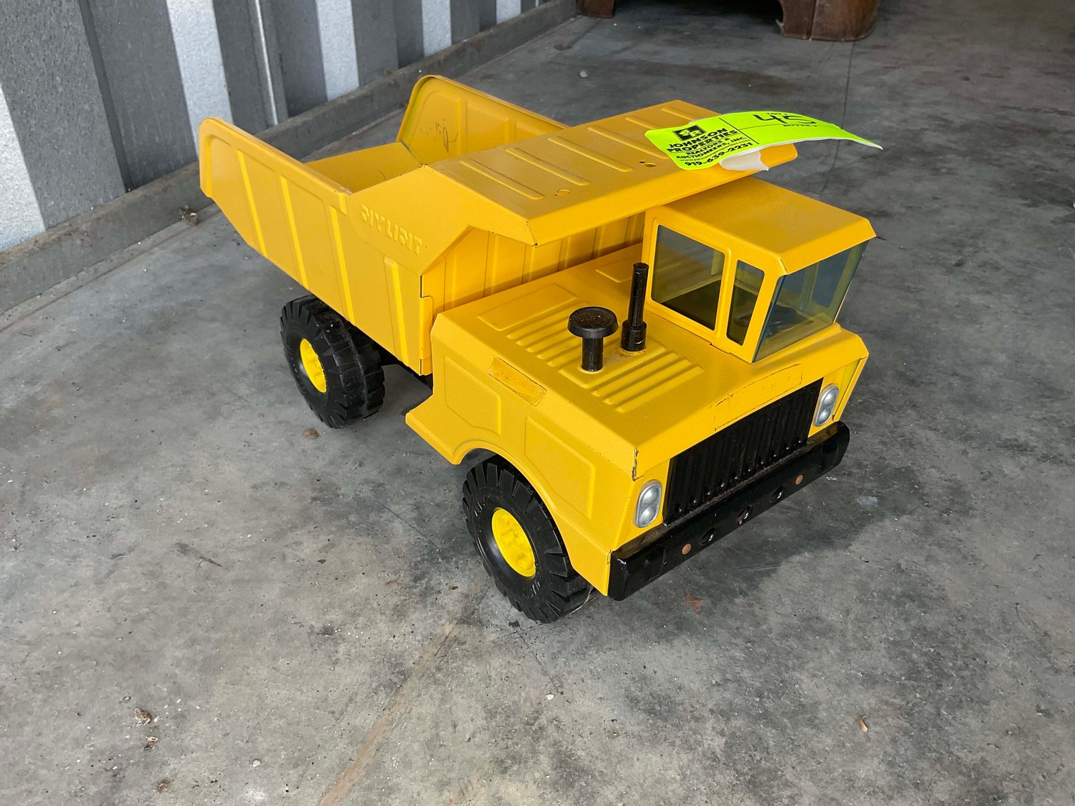 Image for Multi-Consignor Online Only Auction with Duck decoys, Arcade games, Beanie Babies and more!