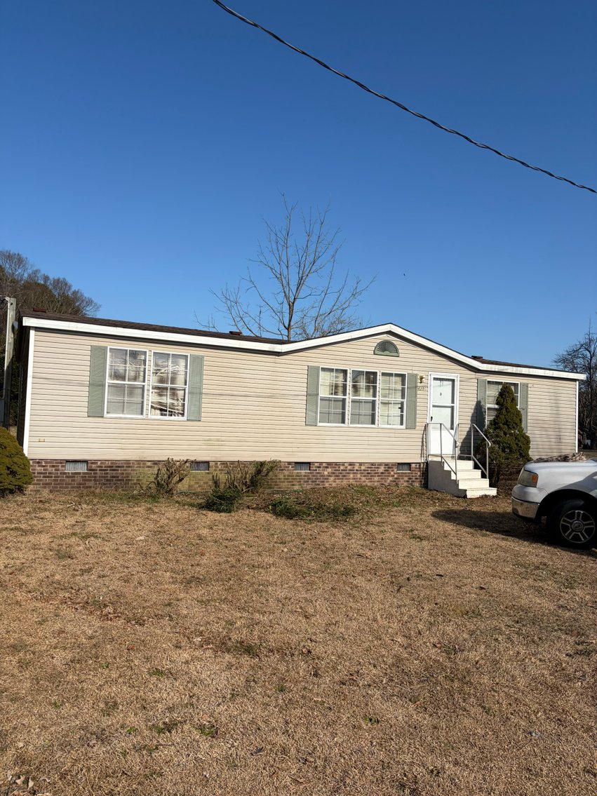 Image for Manufactured Home in Clayton off of BUS 70 in this Online /Live / Simulcast Auction Event!