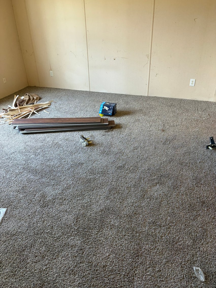 Image for Manufactured Home in Clayton off of BUS 70 in this Online /Live / Simulcast Auction Event!