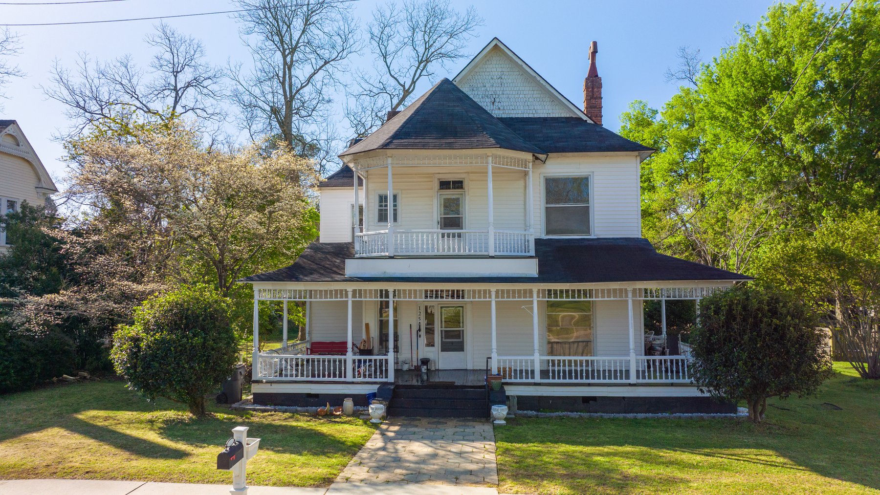 Image for 5 Bedroom / 3 Bathroom Victorian Style Home in Americus, GA