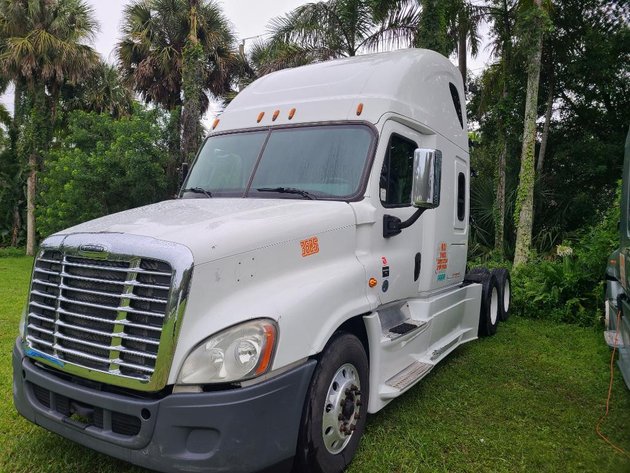 Image for Lake Worth, FL: 4 Freightliner Semi Tractors